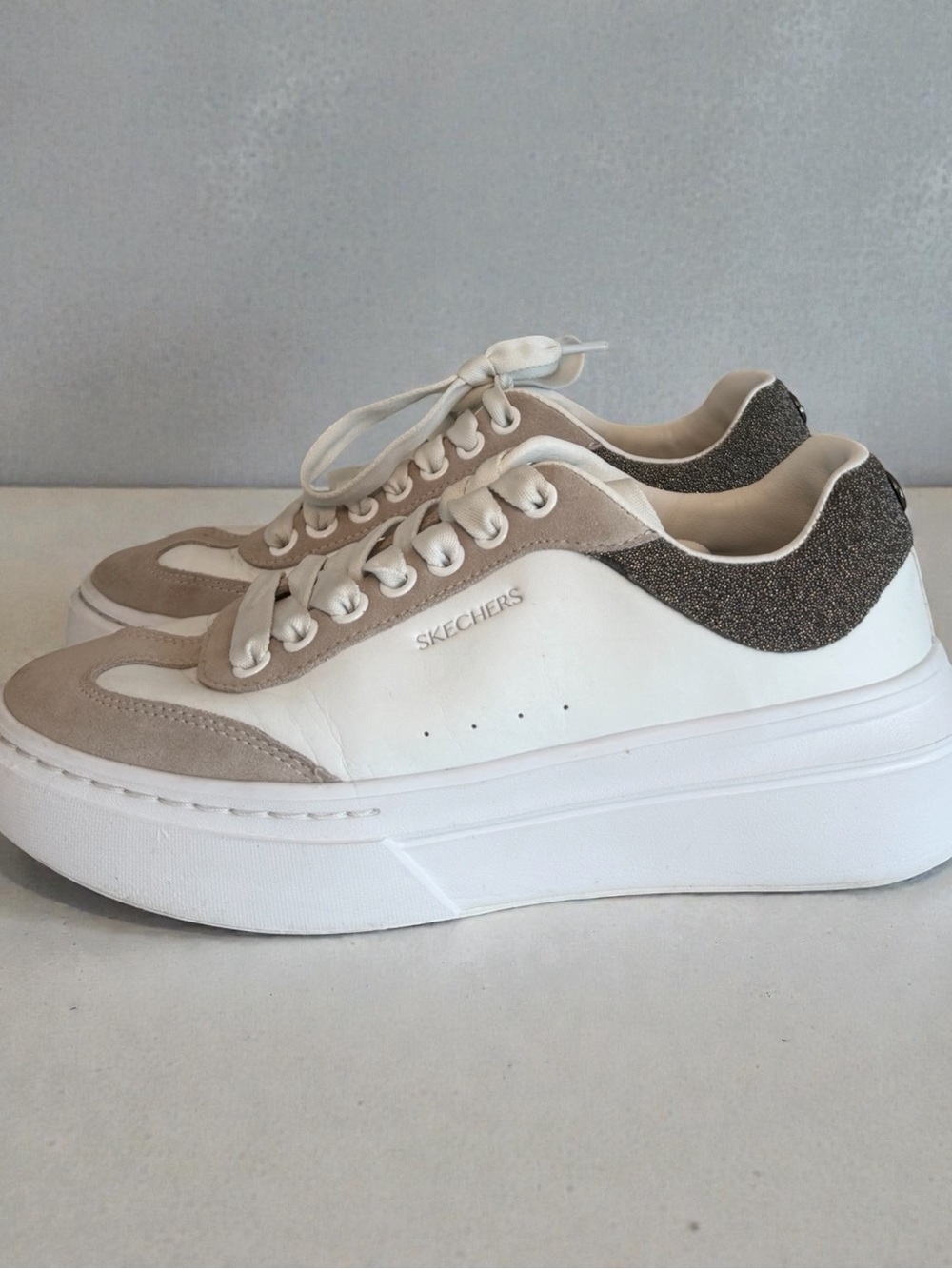 Martha Stewart x Skechers Cordova Classic Spirit Sneakers - Size 8